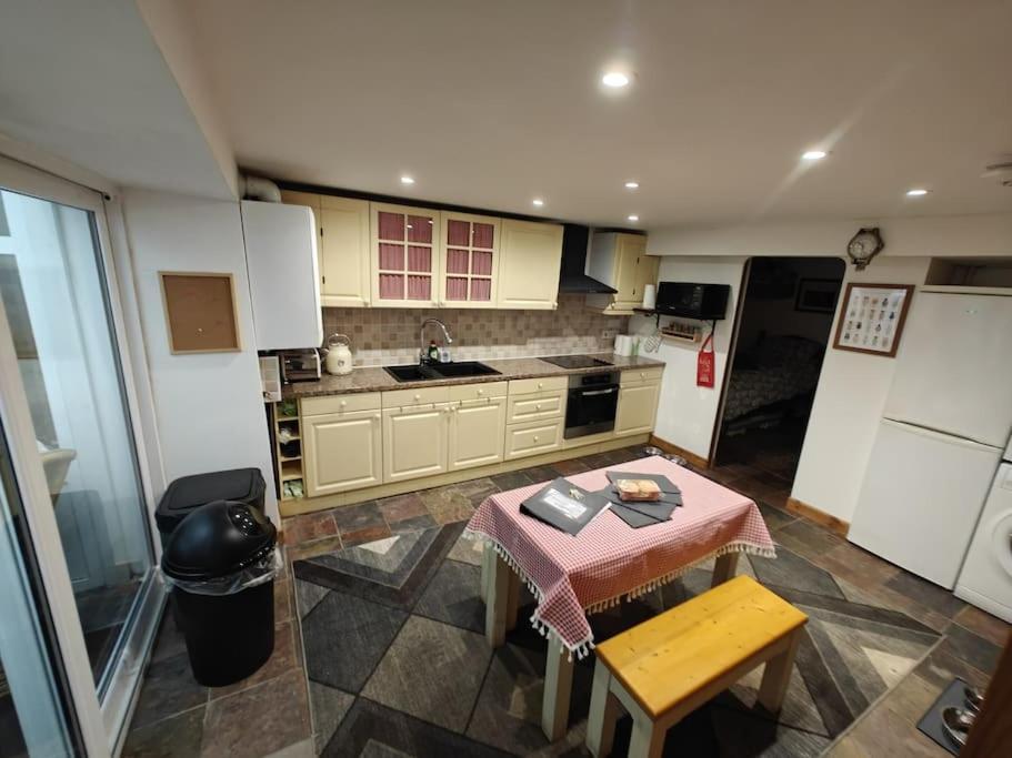 Welsh Miners Cottage Four Bedroom House Treherbert Kültér fotó